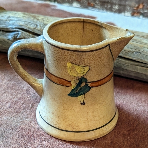 Vintage Rustic Ceramic Handpainted Sunbonnet Girl Pitcher - Picture 8 of 9